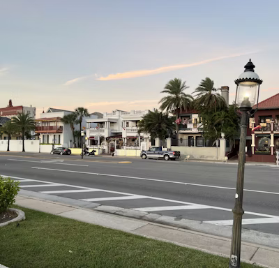 photo 1638297827297 6ff8065a5fd1