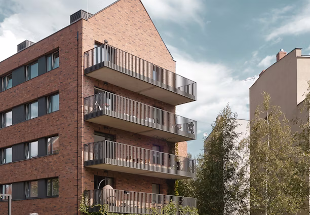 photo 1664833176528 fb57f622419a