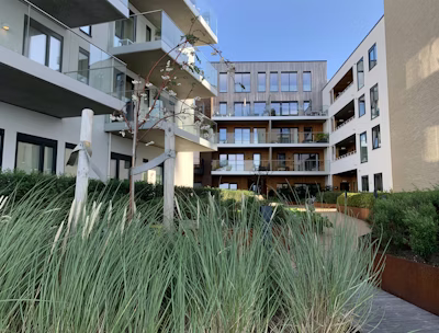 photo 1684943089794 67bfb3ff76f3